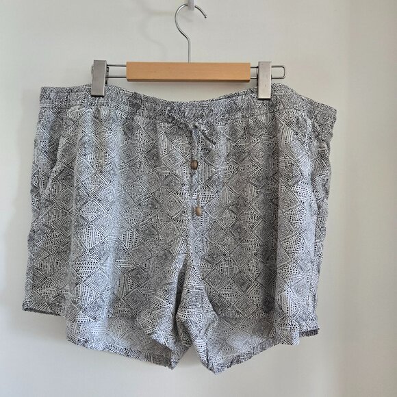 Old Navy Black & White Print Rayon Shorts - Picture 1 of 6